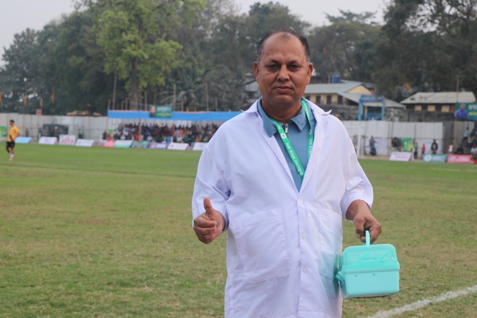 गोल्डकपमा हजारौँ दर्शकको हुटिङमा हरि.....