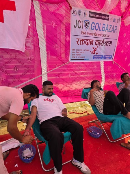गोलबजार जेसीजद्वारा  ४६ प्रिन्ट रगत संकलन